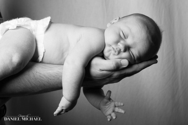 Newborn Hand Photos, Newborn Photographers, Baby Portraits with Hands