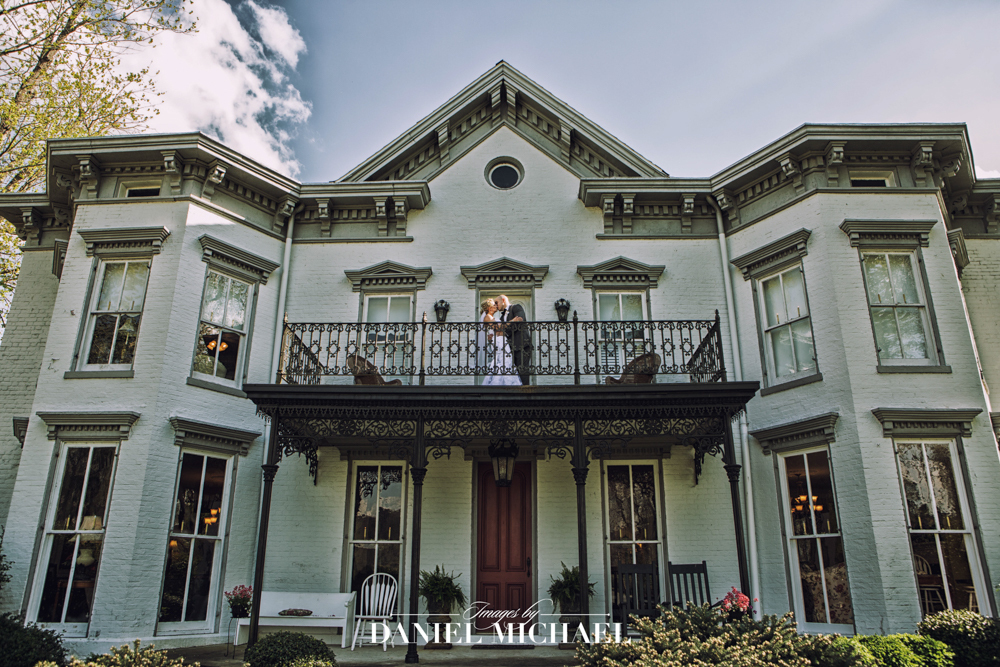 Richwood on the River Venue with couple on balcony